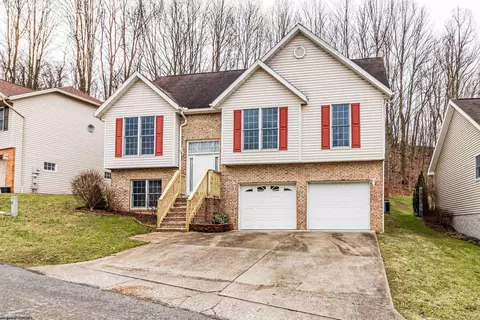 2063 Pinecrest Dr, Morgantown, WV 26505