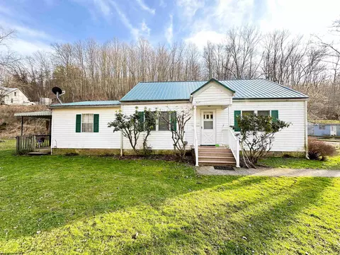90 Davis Ln, Salem, WV 26426