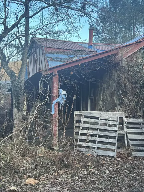 35 Red Star Church Rd, Glen Jean, WV 25846