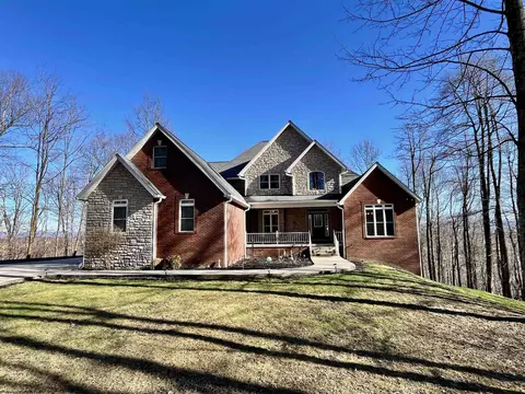 130 Pine Ridge Dr, Belington, WV 26250