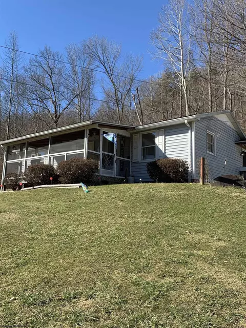 199 Collins Run Rd, Glenville, WV 26351