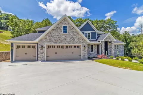 200 Walnut Heights Dr, Morgantown, WV 26508