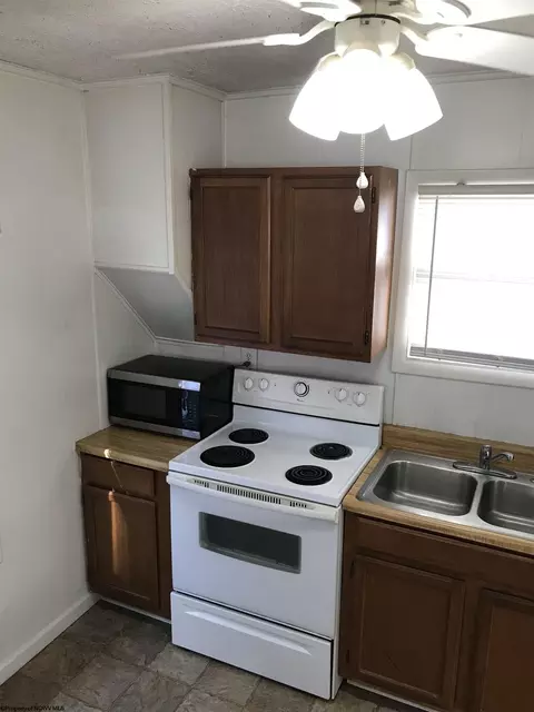Kitchen - 109 Tower Ln, Westover, WV 26501 photo 5 of 6