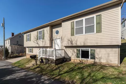 49 Hoover Aly, Morgantown, WV 26505