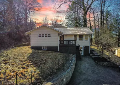 802 Country Club Rd, Fairmont, WV 26554