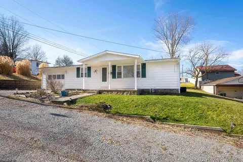 132 Parkview Dr, Westover, WV 26501