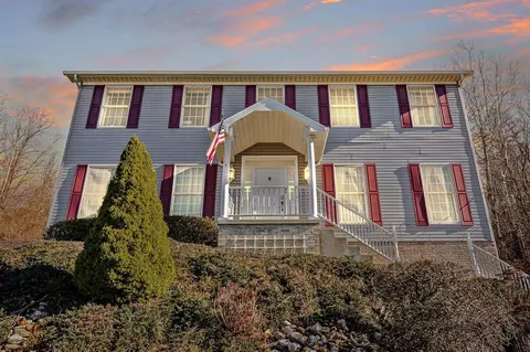 706 Parkside Ln, Morgantown, WV 26501