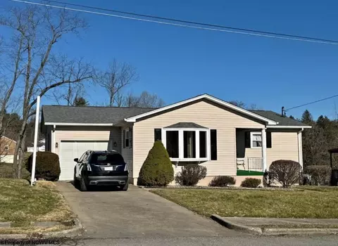 5 Duffy St, Shinnston, WV 26431