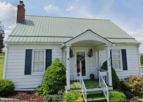 808 Dayton St, Fairmont, WV 26554