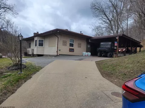 17 Elsie Dr, Bridgeport, WV 26330
