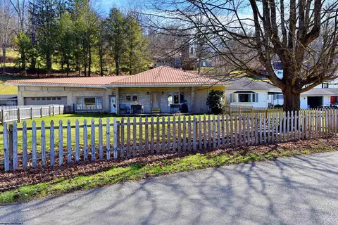 1224 Maple Lake Rd, Bridgeport, WV 26330