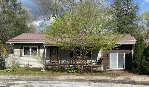 14 Island Ave, Buckhannon, WV 26201