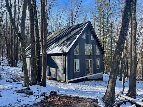 1675 Goldenrod Dr, Terra Alta, WV 26764