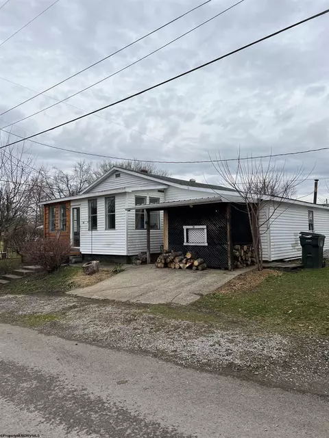 34 Ritchie St, Buckhannon, WV 26201