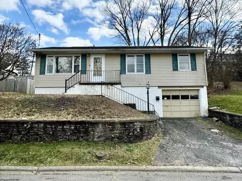 1342 Overhill Rd, Fairmont, WV 26554
