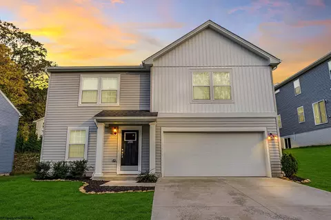 208 Black Oak Rd, Morgantown, WV 26508
