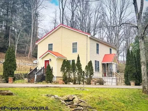 36 Thorne Dr, Rivesville, WV 26588