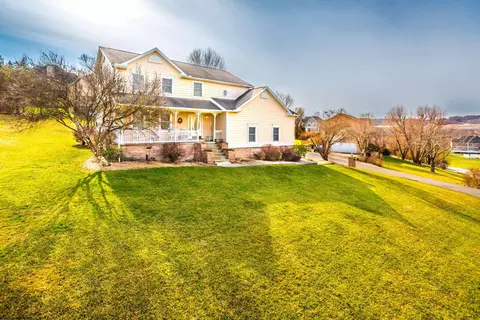 1017 Brettwald Dr, Morgantown, WV 26508