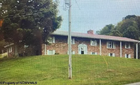 1507 Zachs Run Rd, Mount Clare, WV 26408
