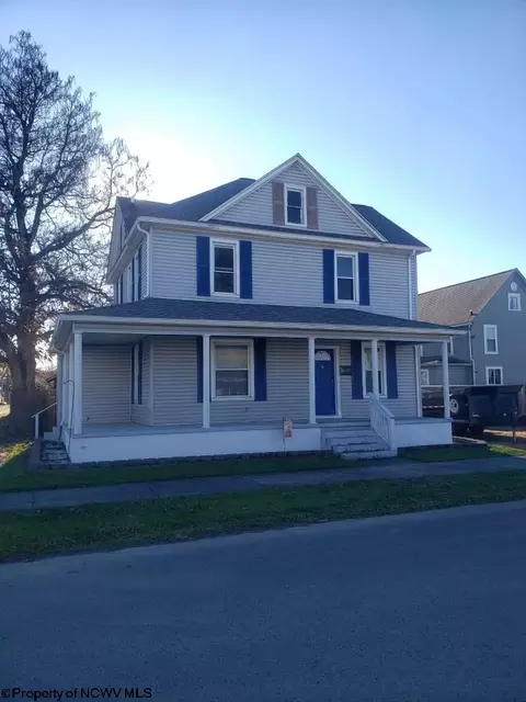 36 14th St, Elkins, WV 26241