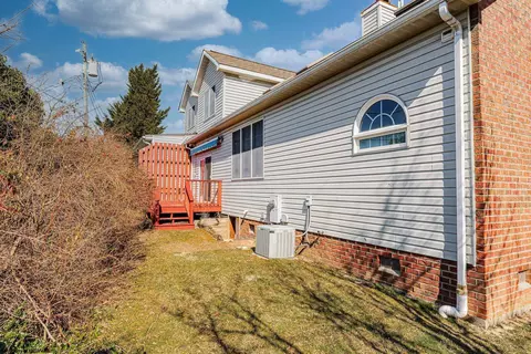 Exterior - 1001 Saint Pauls Ln, Morgantown, WV 26505 photo 12 of 18