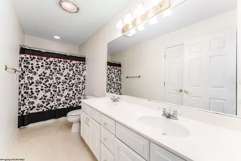 Bath - 1001 Saint Pauls Ln, Morgantown, WV 26505 photo 4 of 4