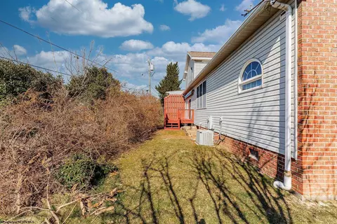 Exterior - 1001 Saint Pauls Ln, Morgantown, WV 26505 photo 9 of 18