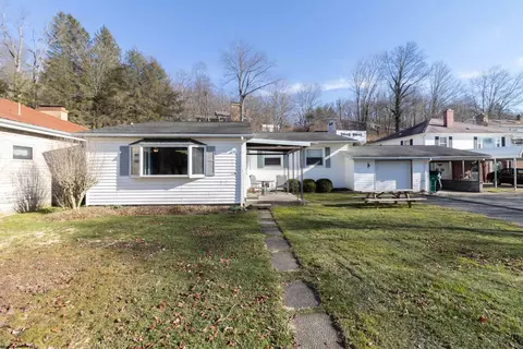 1212 Maple Lake Rd, Bridgeport, WV 26330