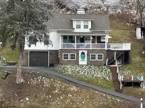 572 Maple Lake Rd, Bridgeport, WV 26330