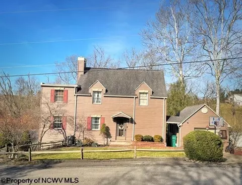 105 Hallhurst Rd, Fairmont, WV 26554