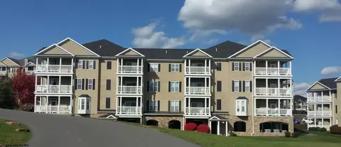 2822 Suncrest Vlg, Morgantown, WV 26505