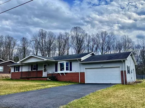 188 Oak St, Jane Lew, WV 26378
