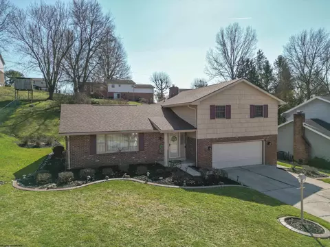 128 Valley Dr, Bridgeport, WV 26330