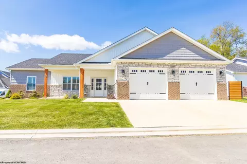 1201 Chinkapin Oak Trl, Morgantown, WV 26501