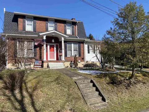 11 Circle Dr, Fairmont, WV 26554