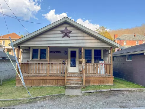 261 Willow St, Weston, WV 26452
