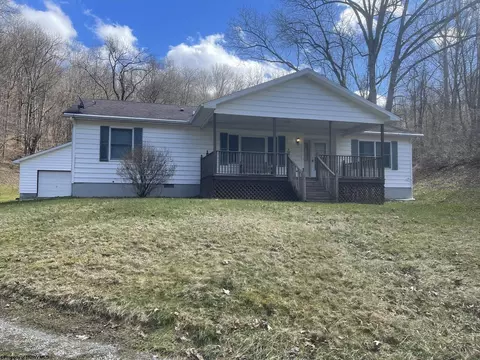 1726 Sardis Rd, Clarksburg, WV 26301