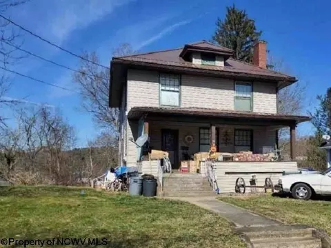 1613 Edgeway Dr, Fairmont, WV 26554