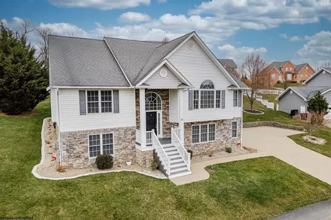 44 Mescal Ln W, Morgantown, WV 26501