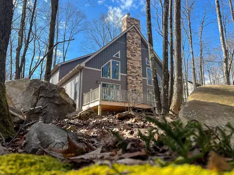 552 Aster Dr, Terra Alta, WV 26764