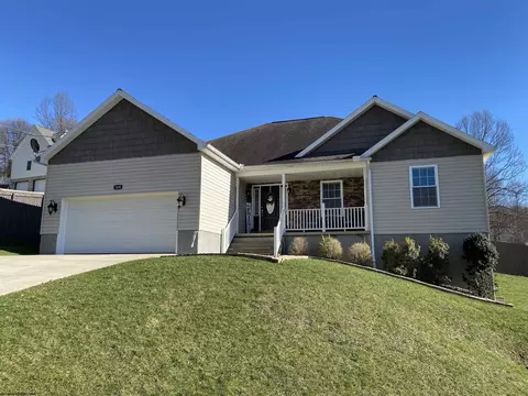 1430 Parkside Dr, Fairmont, WV 26554