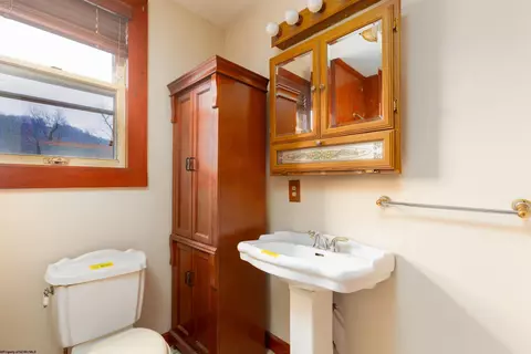 Bath - 232 Ferrell Ave, Wheeling, WV 26003 photo 2 of 4