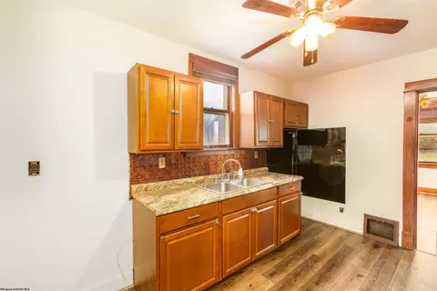 Bath - 232 Ferrell Ave, Wheeling, WV 26003 photo 3 of 4