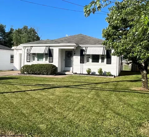 326 Johnson Ave, Bridgeport, WV 26330