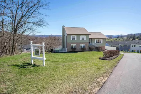 206 Suzanne Rd, Morgantown, WV 26501