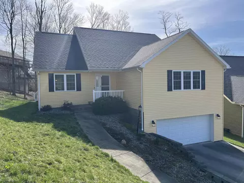 5 Shady Ridge Dr, Morgantown, WV 26508