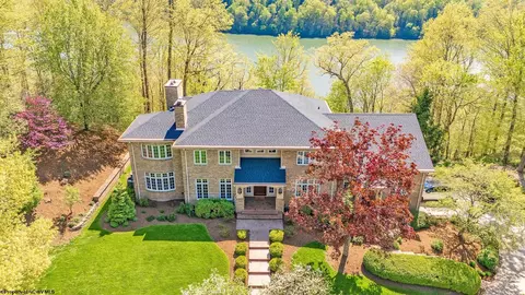 4757 Ridgetop Dr, Morgantown, WV 26508