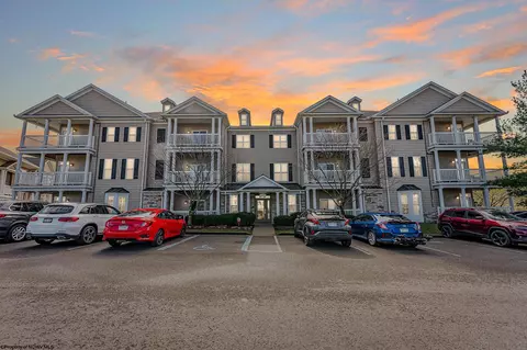 2727 Suncrest Vlg, Morgantown, WV 26505