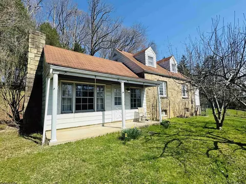 1061 Westview Dr, Fairmont, WV 26554