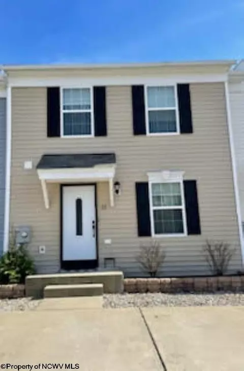 22 Stafford Cir #32, Fairmont, WV 26554